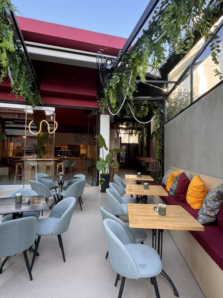 Early bird cafe bar restaurant interior design 10