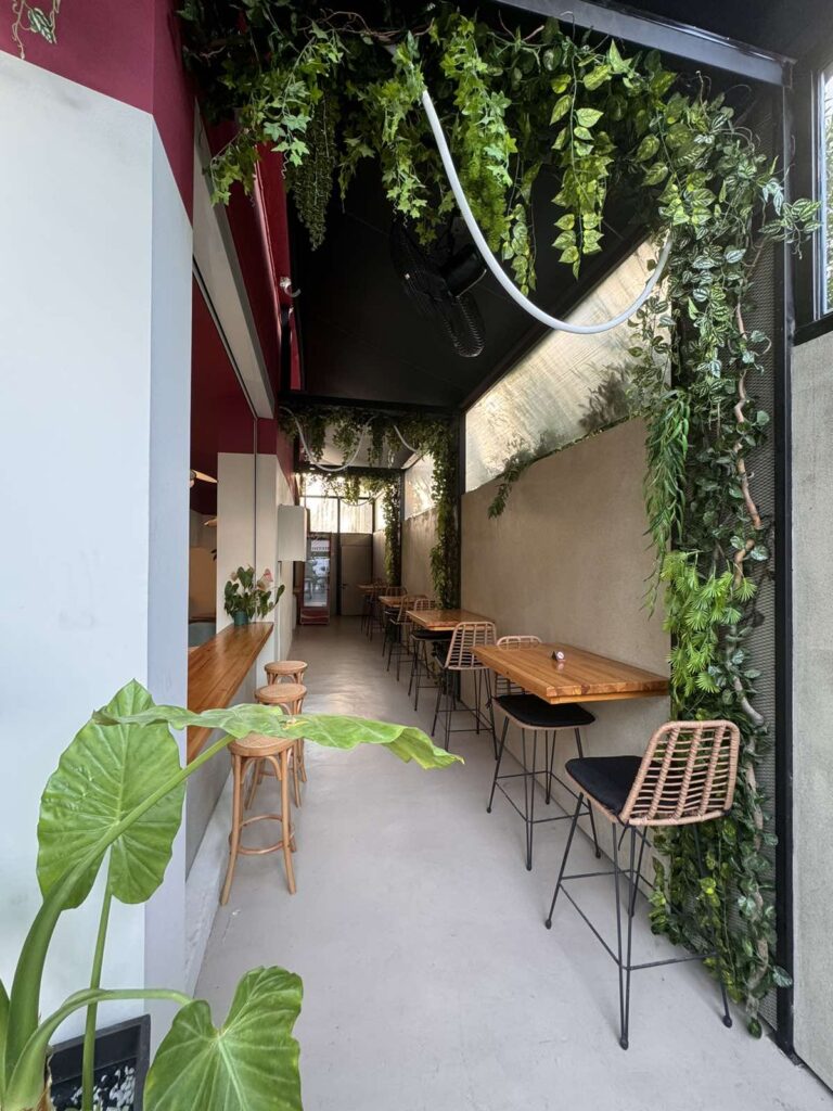 Early bird cafe bar restaurant interior design 6